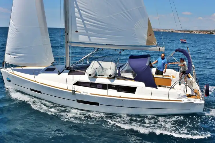 Dufour 382 GL - Louise