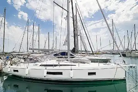 Oceanis 51.1 for your unique charter experience